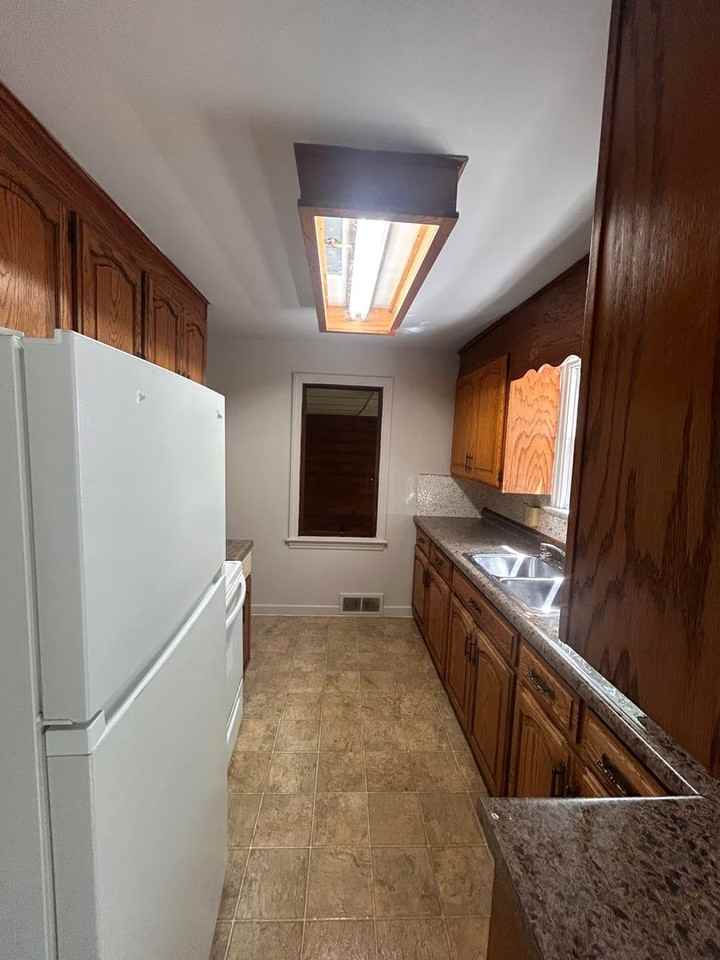4609 Standish Dr - Photo 3 of 7