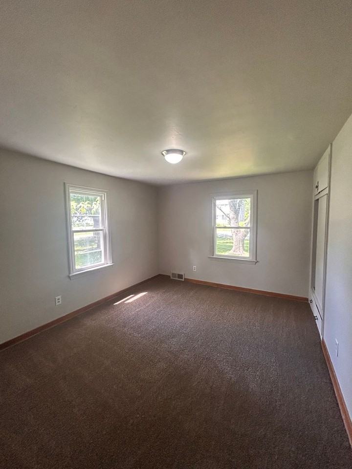 4609 Standish Dr - Photo 6 of 7