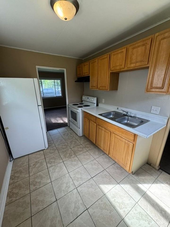 4844 Oliver St - Photo 3 of 6