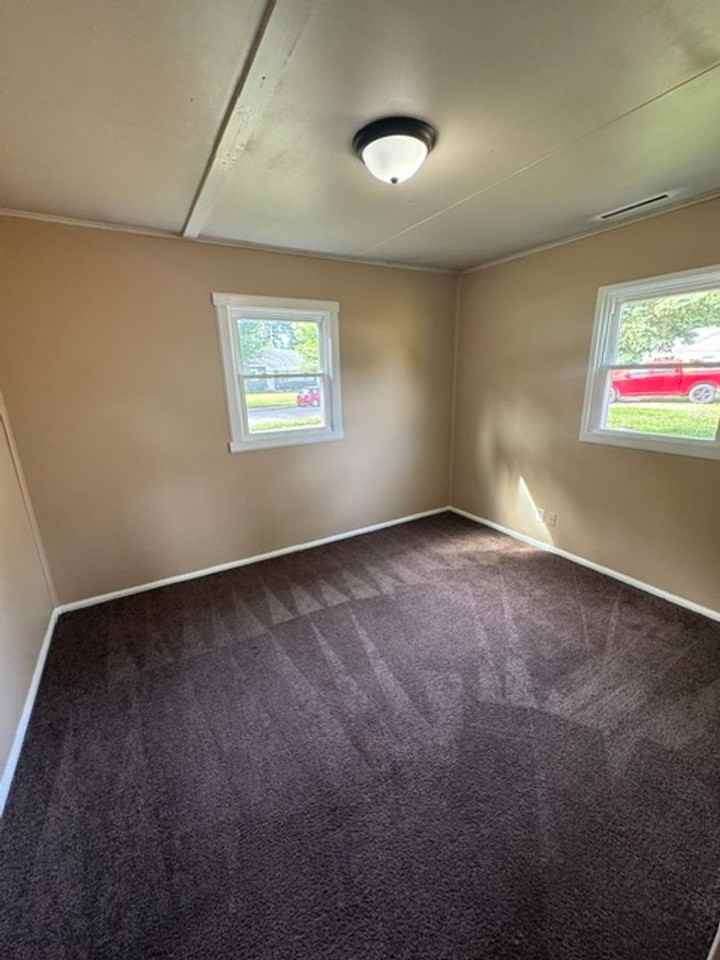 4844 Oliver St - Photo 4 of 6
