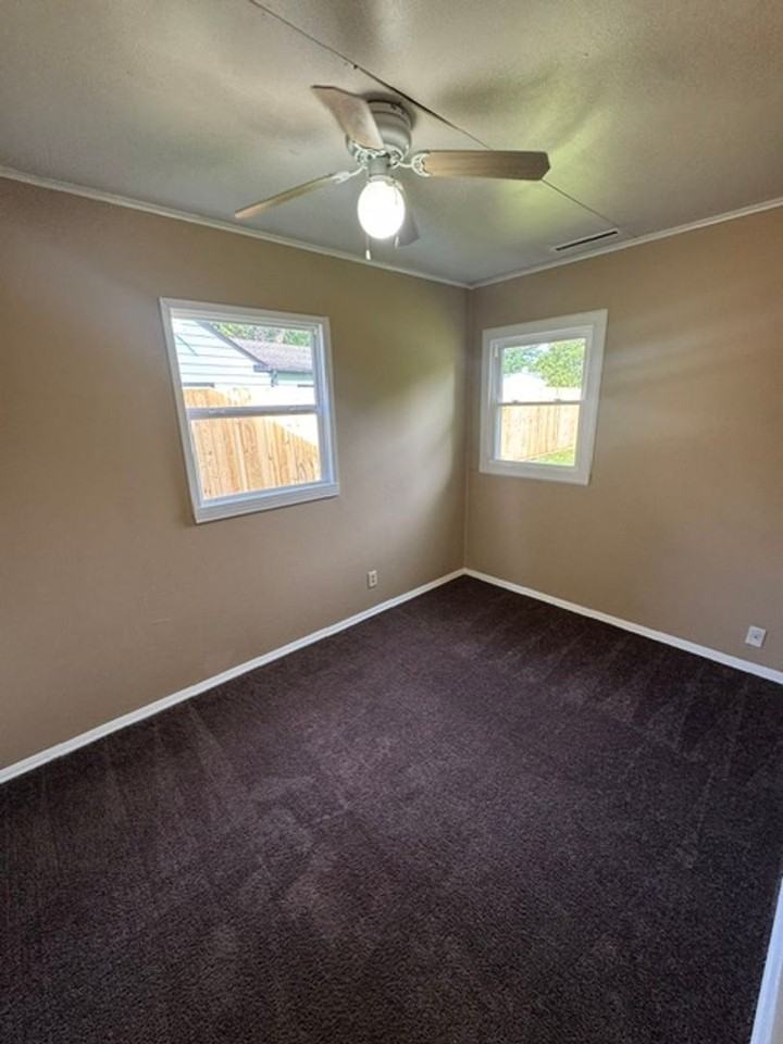 4844 Oliver St - Photo 5 of 6