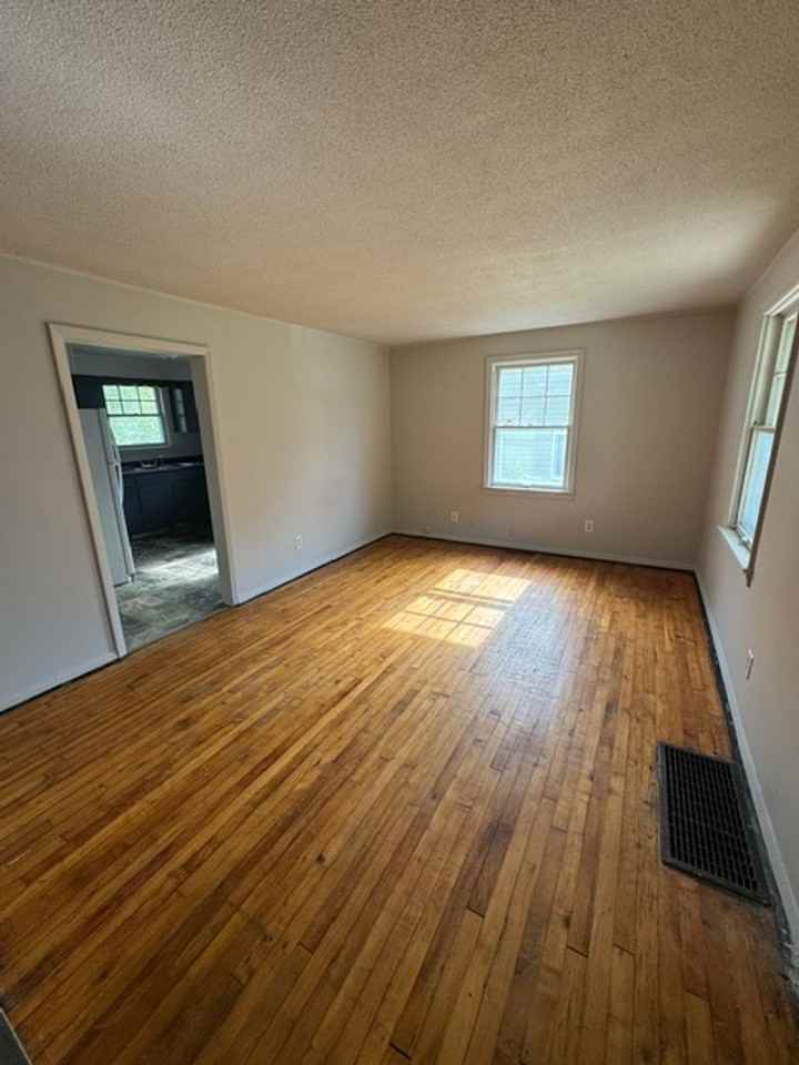 3431 Raymond St - Photo 2 of 9