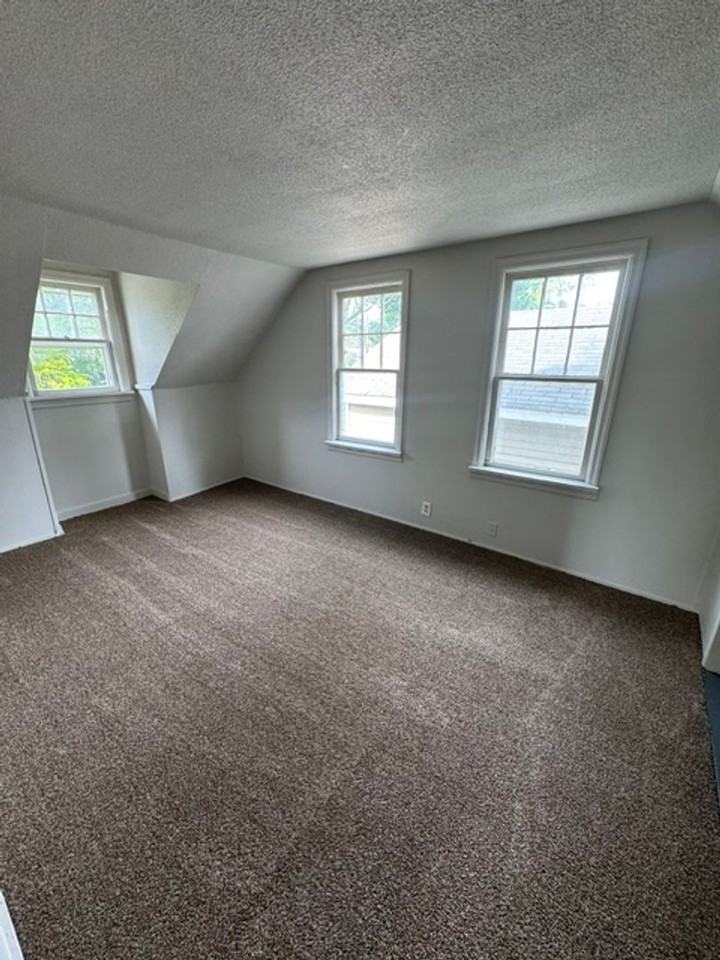 3431 Raymond St - Photo 5 of 9