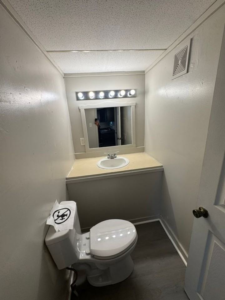 3431 Raymond St - Photo 6 of 9