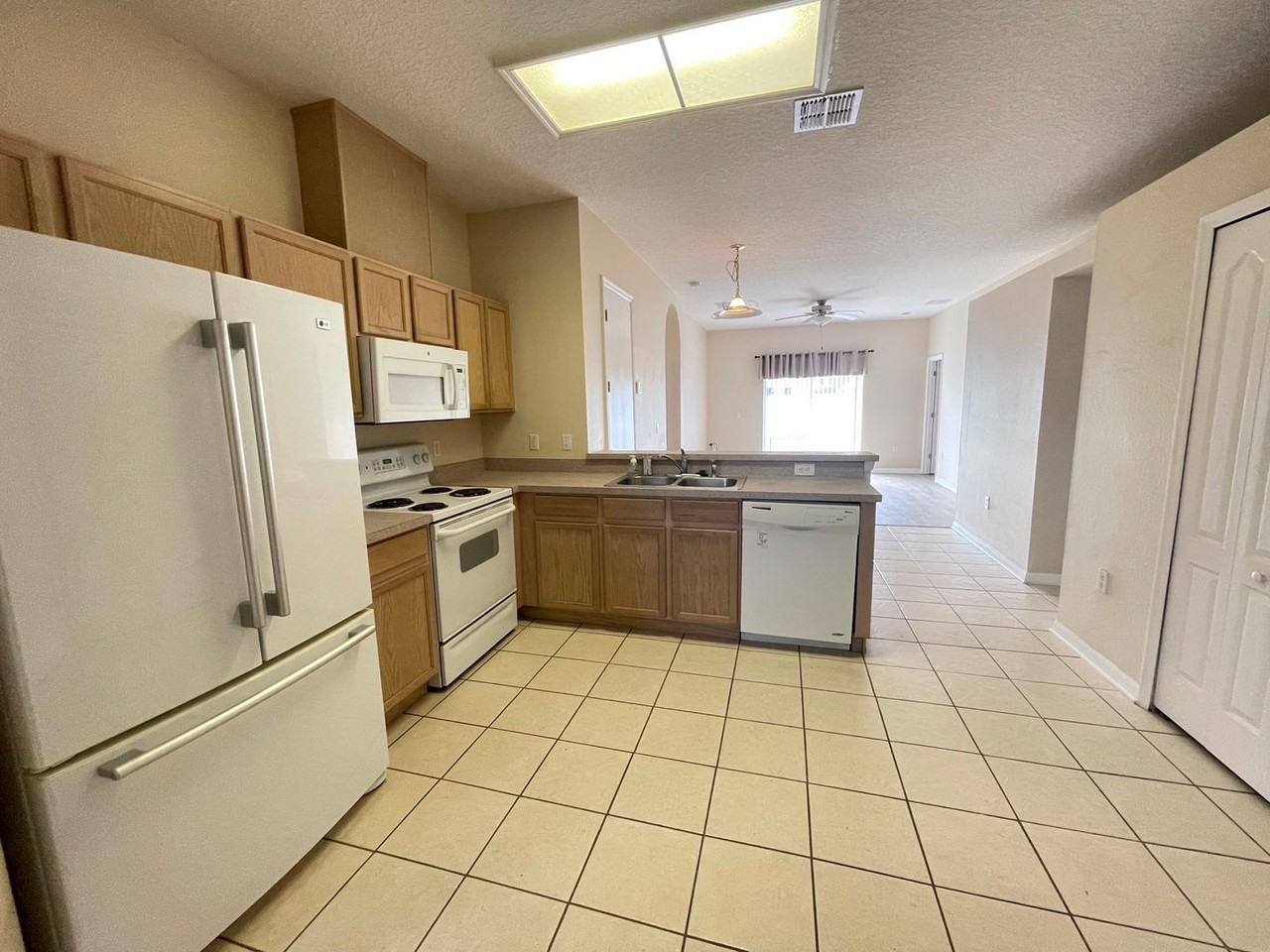 10190 Granite Bay Dr - Photo 4 of 12