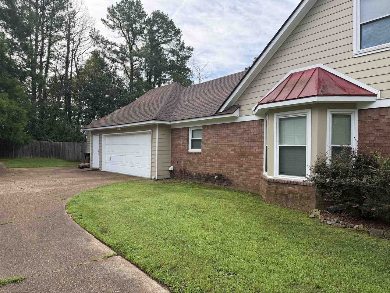 956 Rolling Oaks Ln - Photo 2 of 26