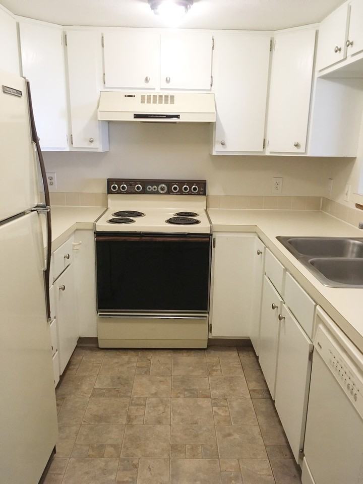 1303 Alpine Ave - Photo 3 of 10