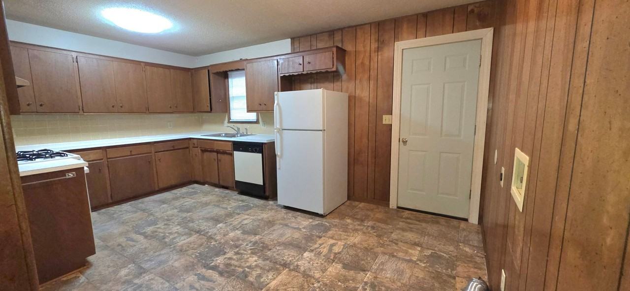 1423 E Cairo St - Photo 2 of 7