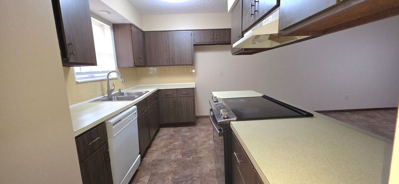1005 E Guinevere St - Photo 3 of 11