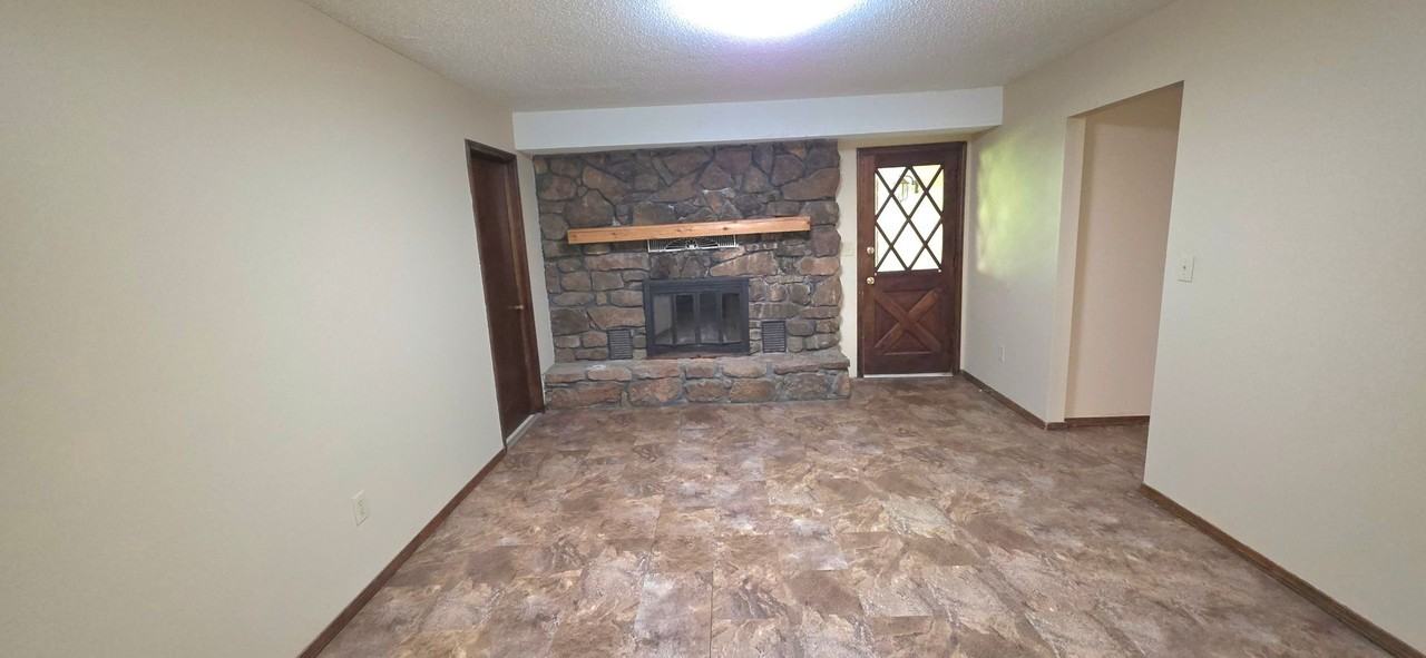1005 E Guinevere St - Photo 4 of 11