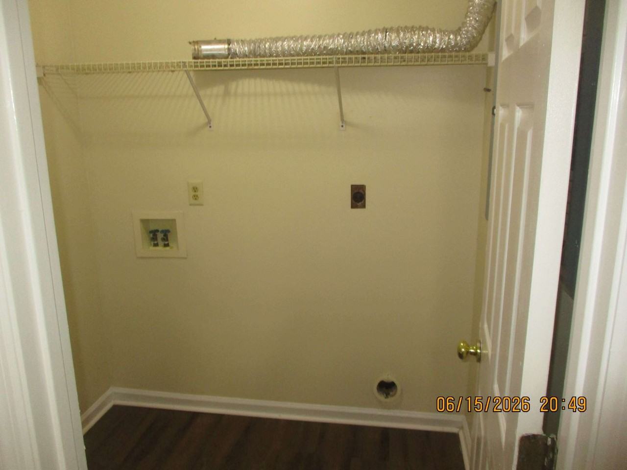 301 Station Crossing Dr Apt B - Photo 4 of 7