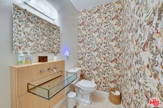 1902 Granville Ave - Photo 4 of 8