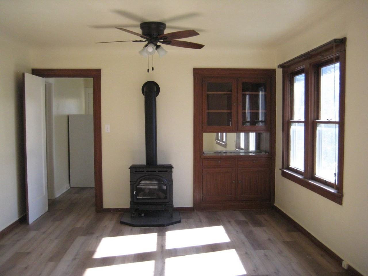315 S School St - Photo 2 of 11