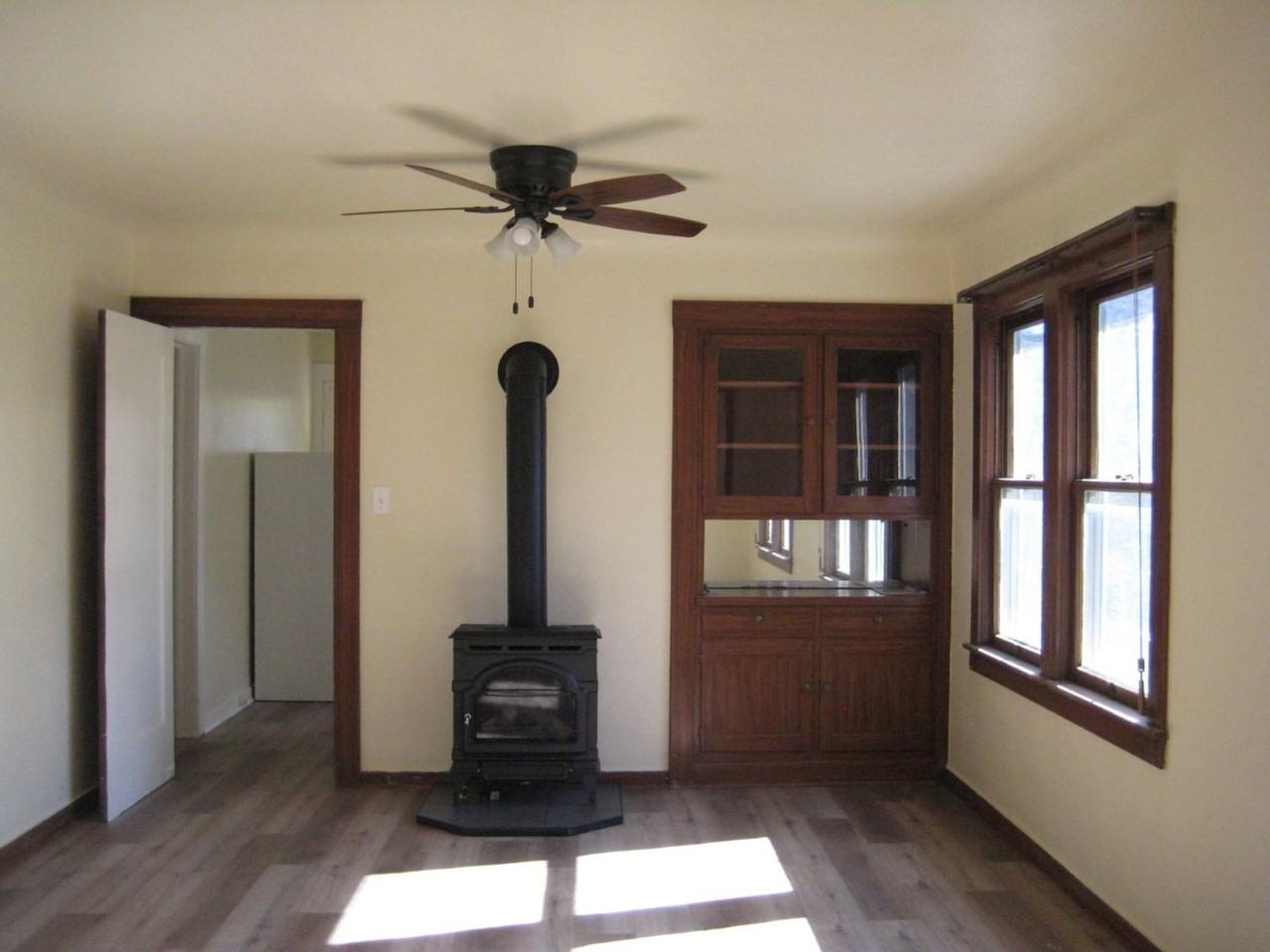 315 S School St - Photo 7 of 11