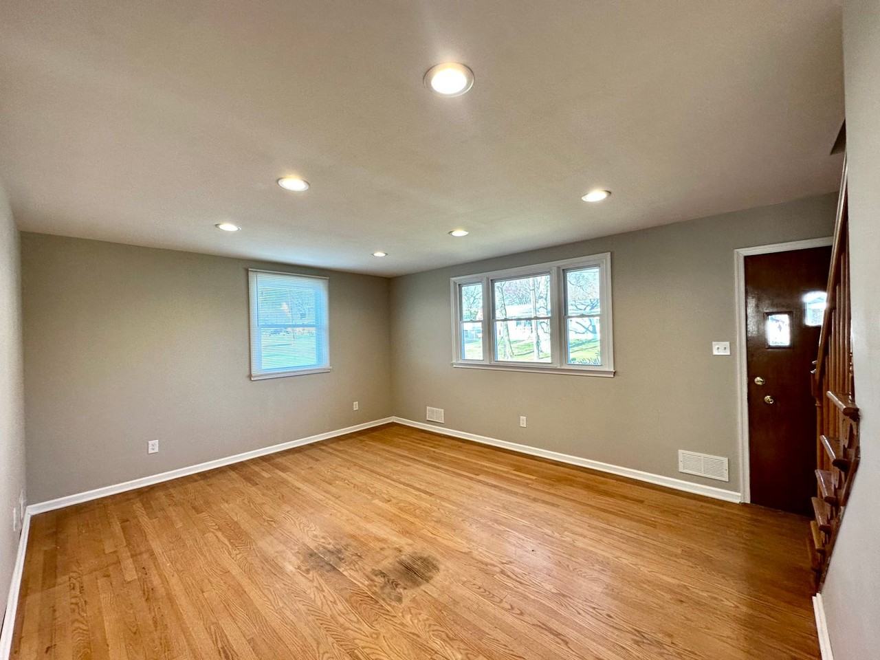 805 N Woodward Dr - Photo 4 of 27