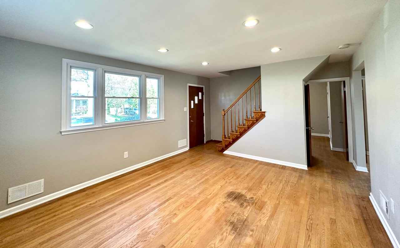 805 N Woodward Dr - Photo 5 of 27