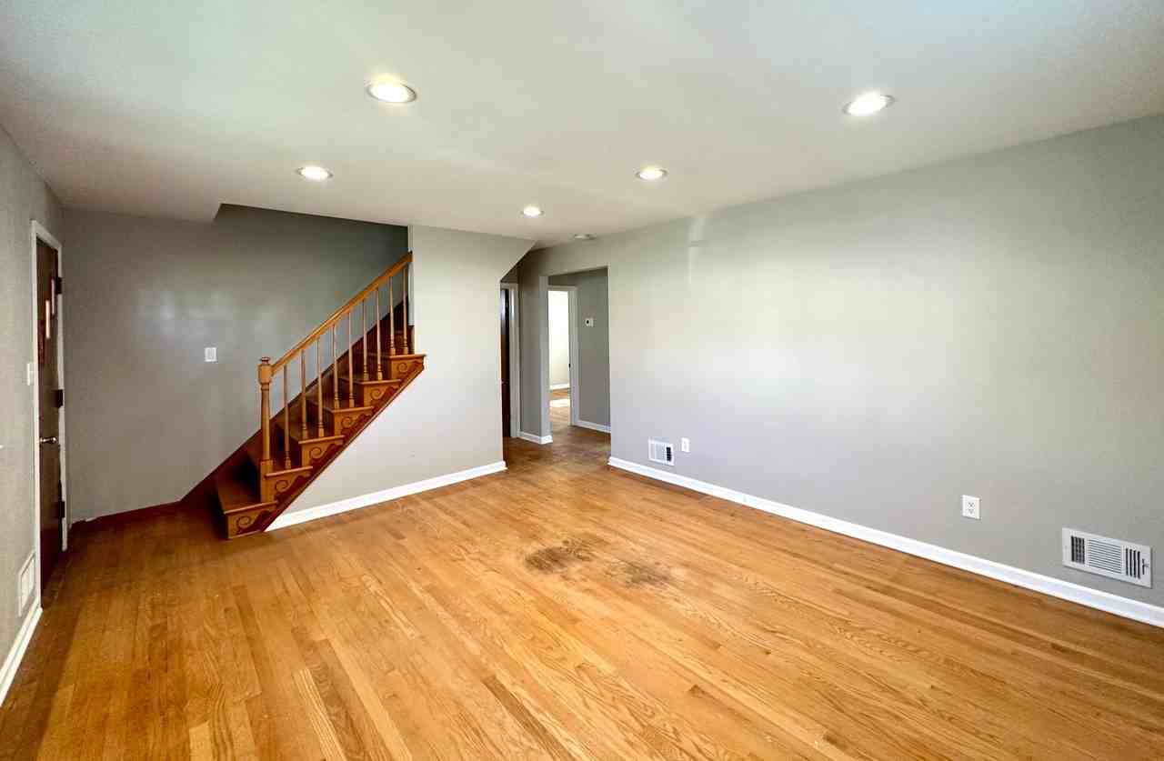 805 N Woodward Dr - Photo 6 of 27