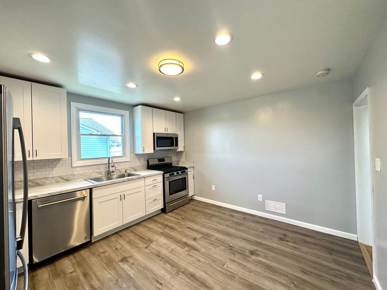 805 N Woodward Dr - Photo 7 of 27