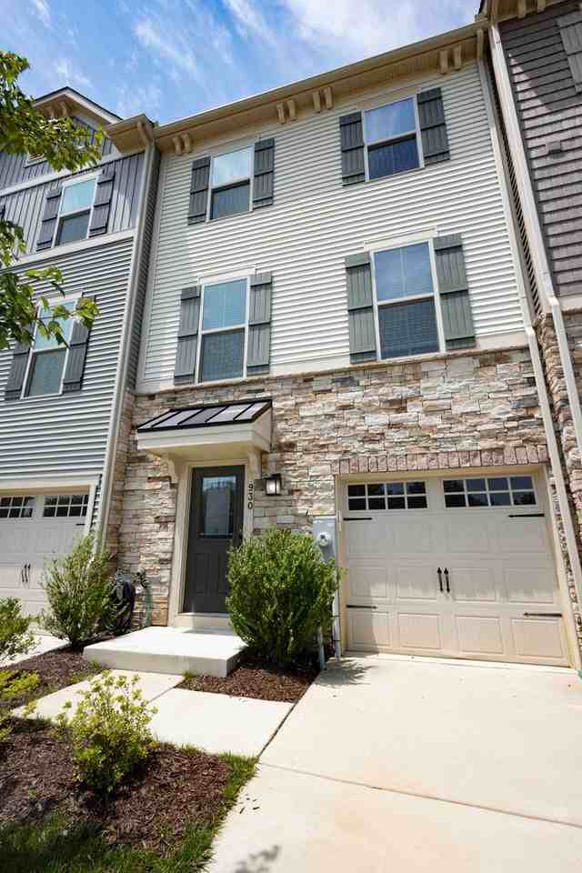 930 Dawes Ct - Photo 2 of 47