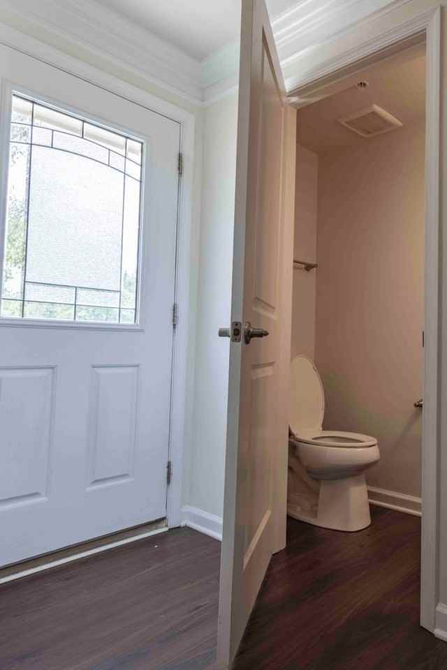 930 Dawes Ct - Photo 4 of 47