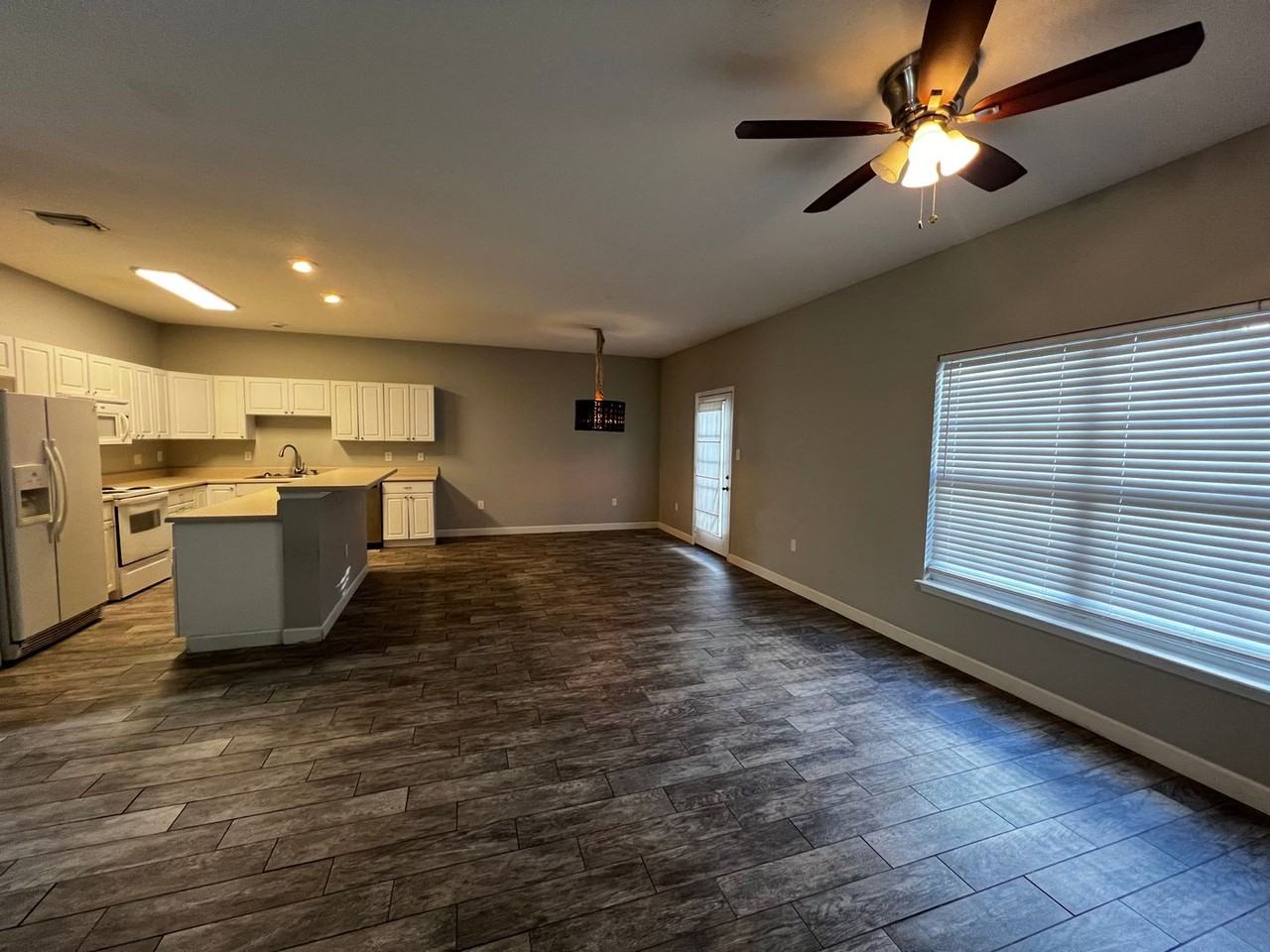 764 Shady St - Photo 3 of 24