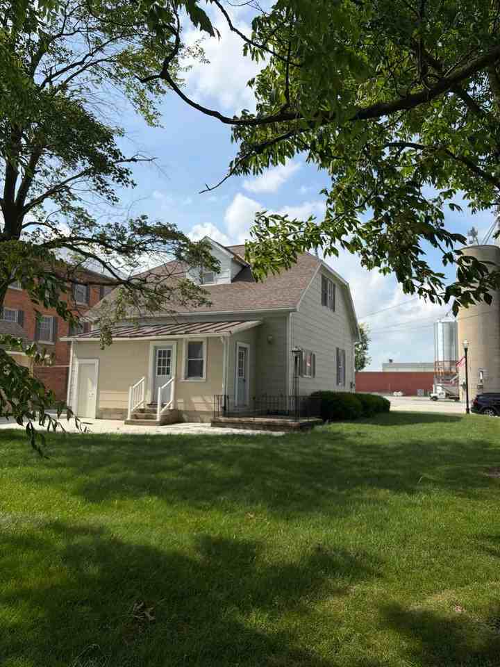 279 W 4th St - Photo 4 of 22