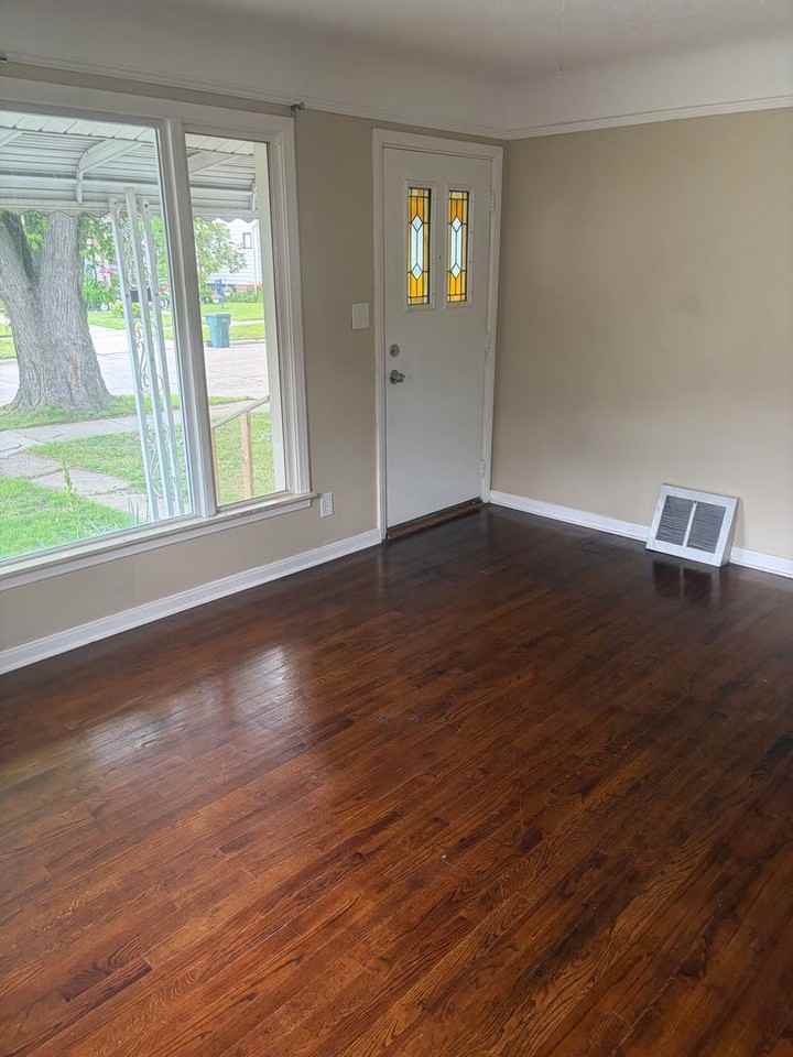 1331 Pingree Ave - Photo 4 of 9