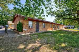 featured image of 219 S 4th St