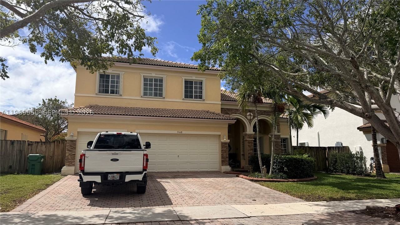 9468 Sw 221st Ln - Photo 2 of 31