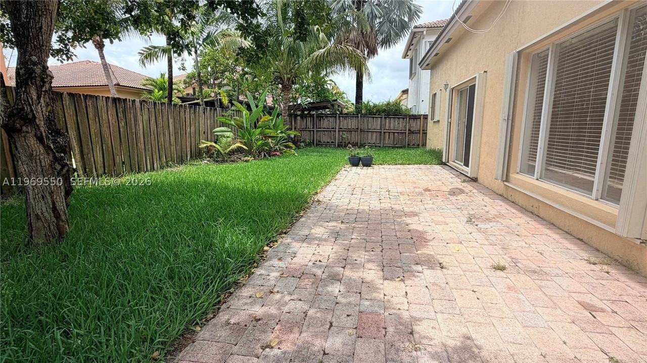 9468 Sw 221st Ln - Photo 4 of 31