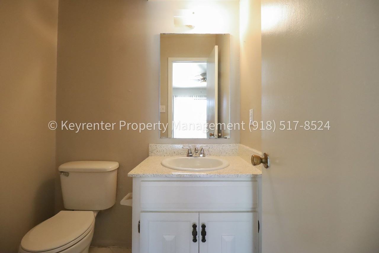 4318 E 67th St #571 - Photo 5 of 24