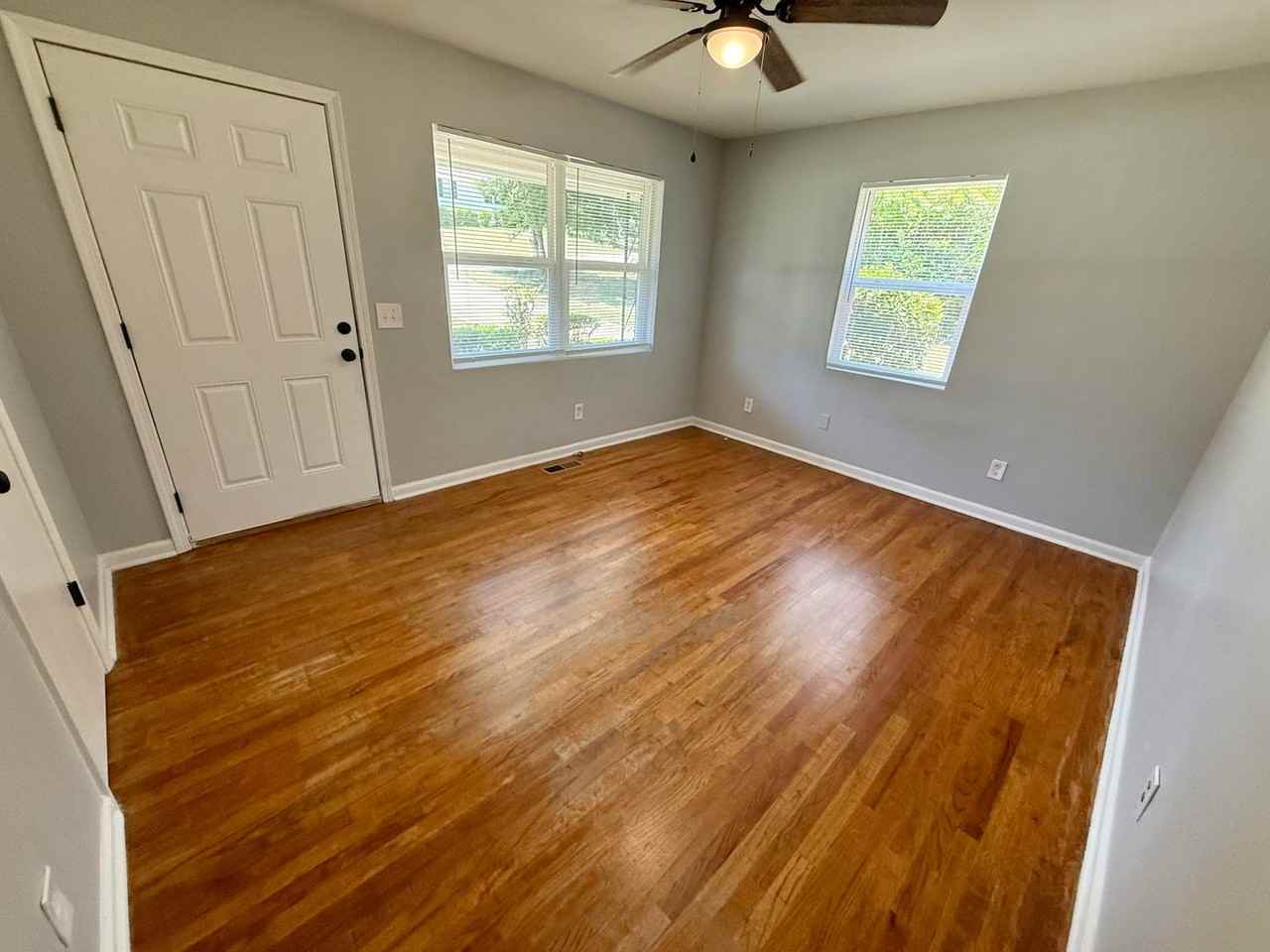 2457 Derwent Dr - Photo 2 of 8