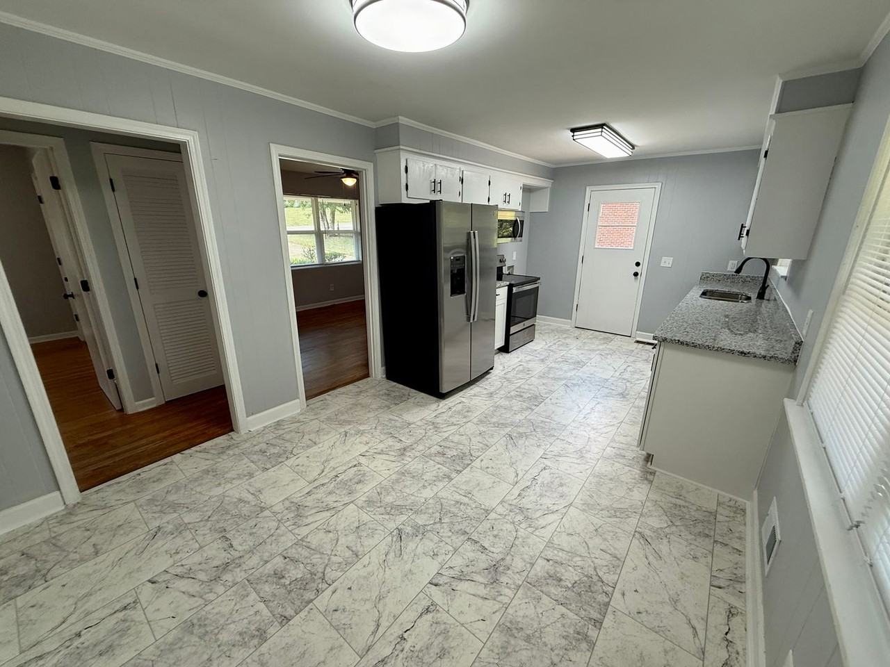 2457 Derwent Dr - Photo 3 of 8