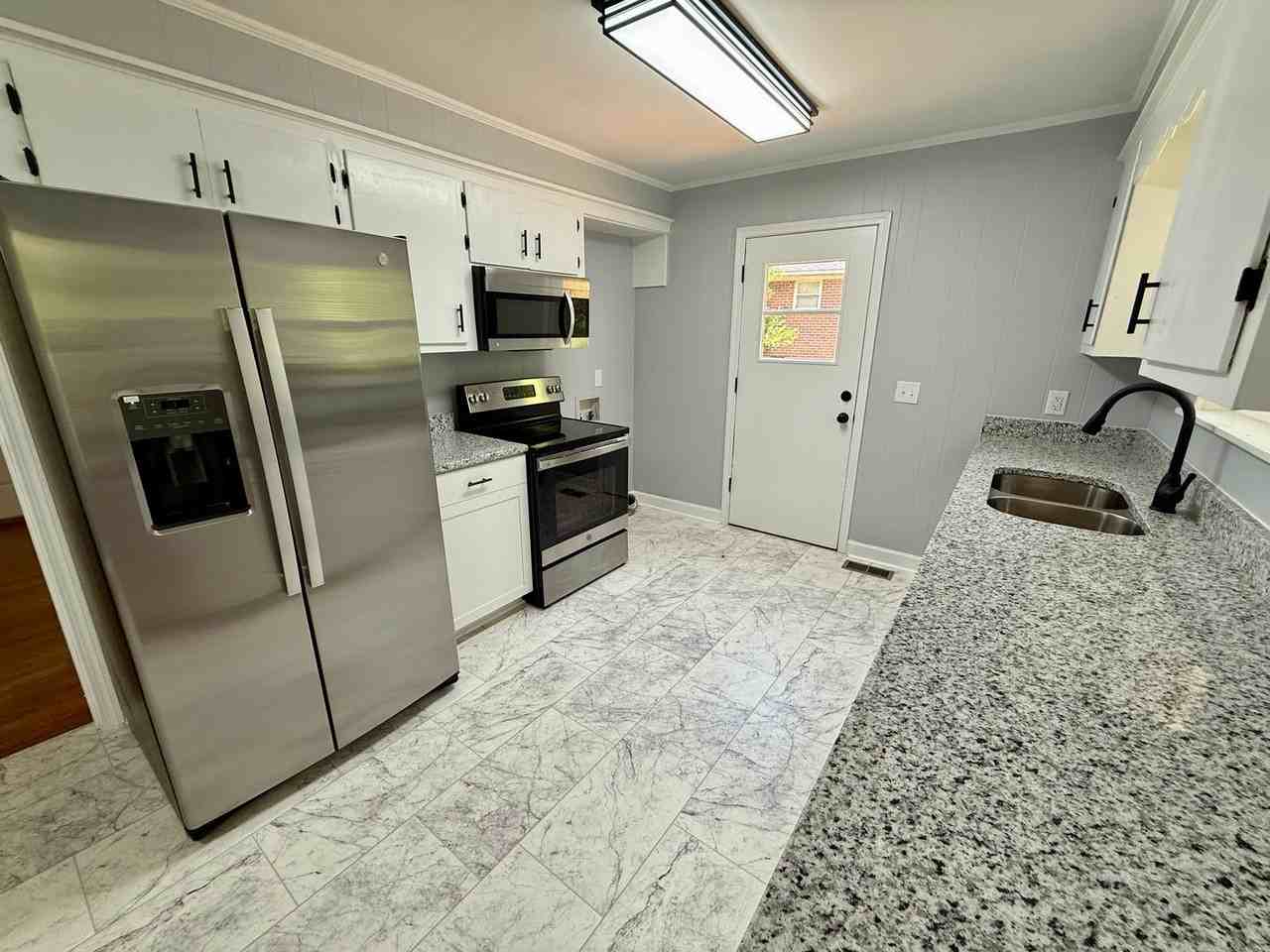 2457 Derwent Dr - Photo 4 of 8