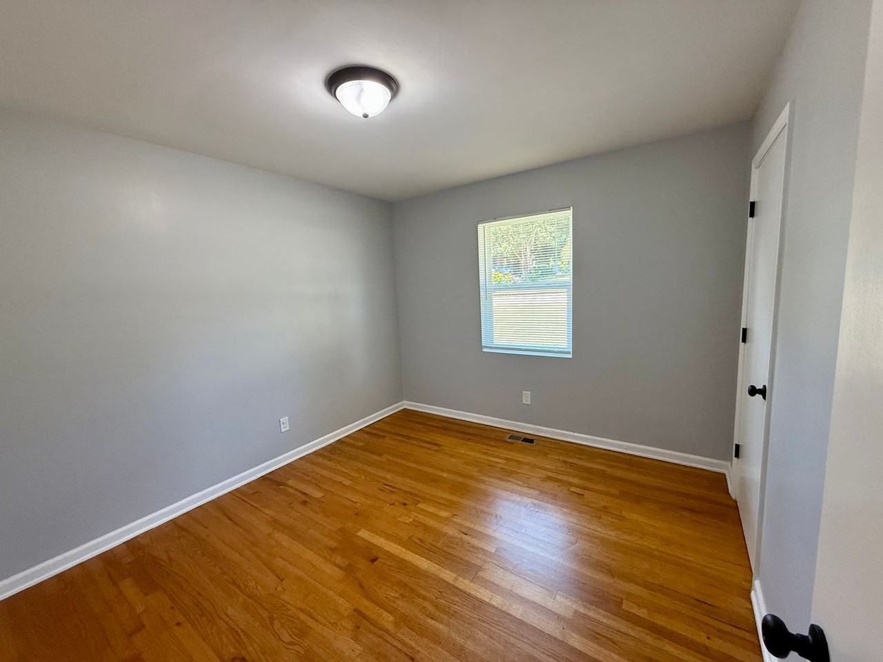2457 Derwent Dr - Photo 5 of 8