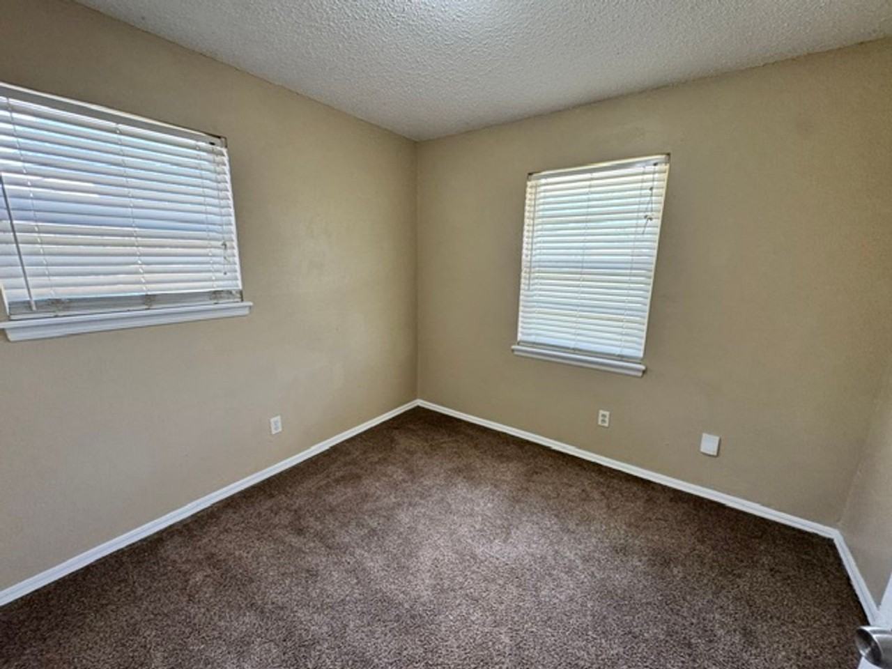 712 N Janeway Ave - Photo 3 of 7
