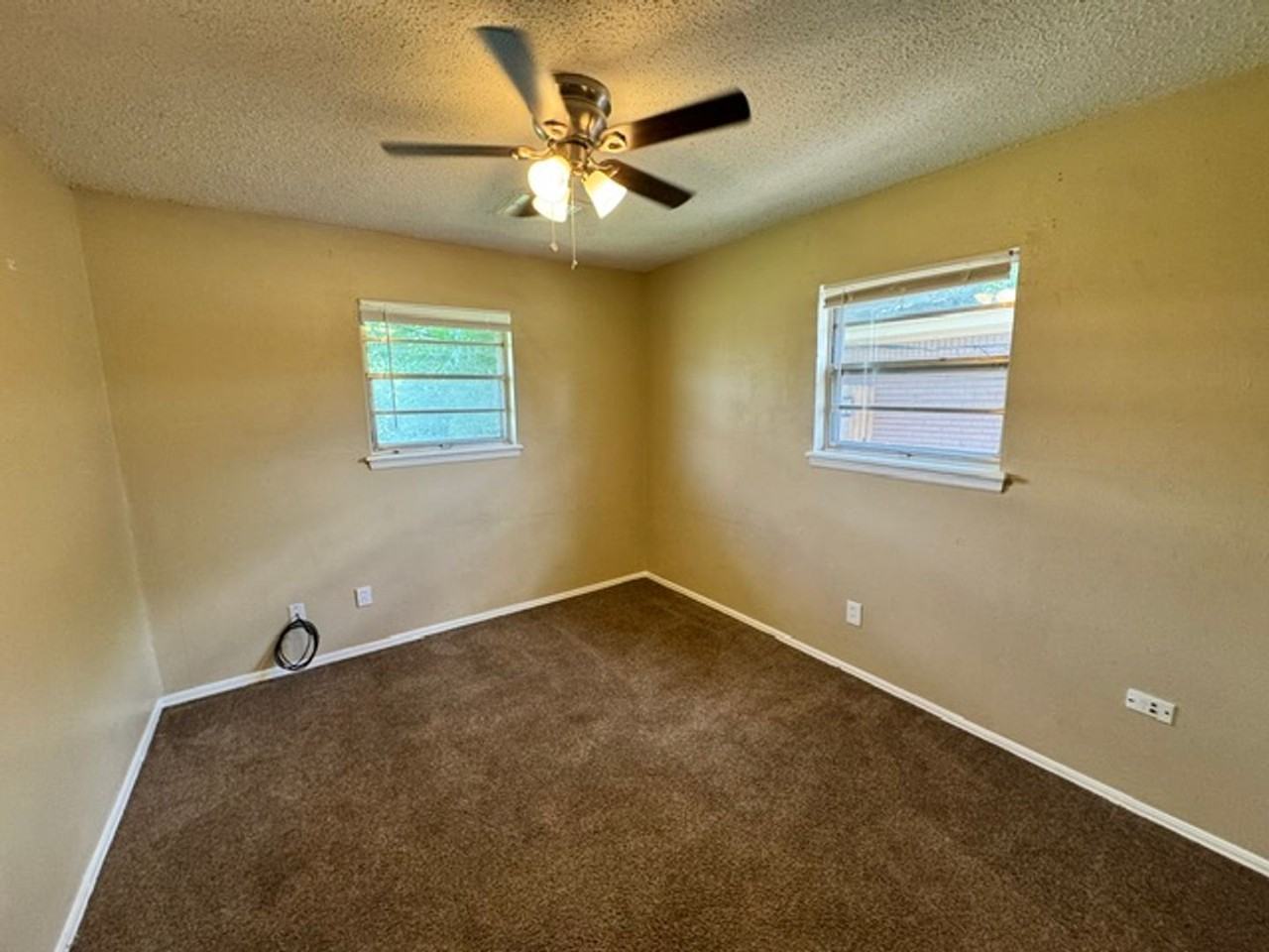 712 N Janeway Ave - Photo 4 of 7