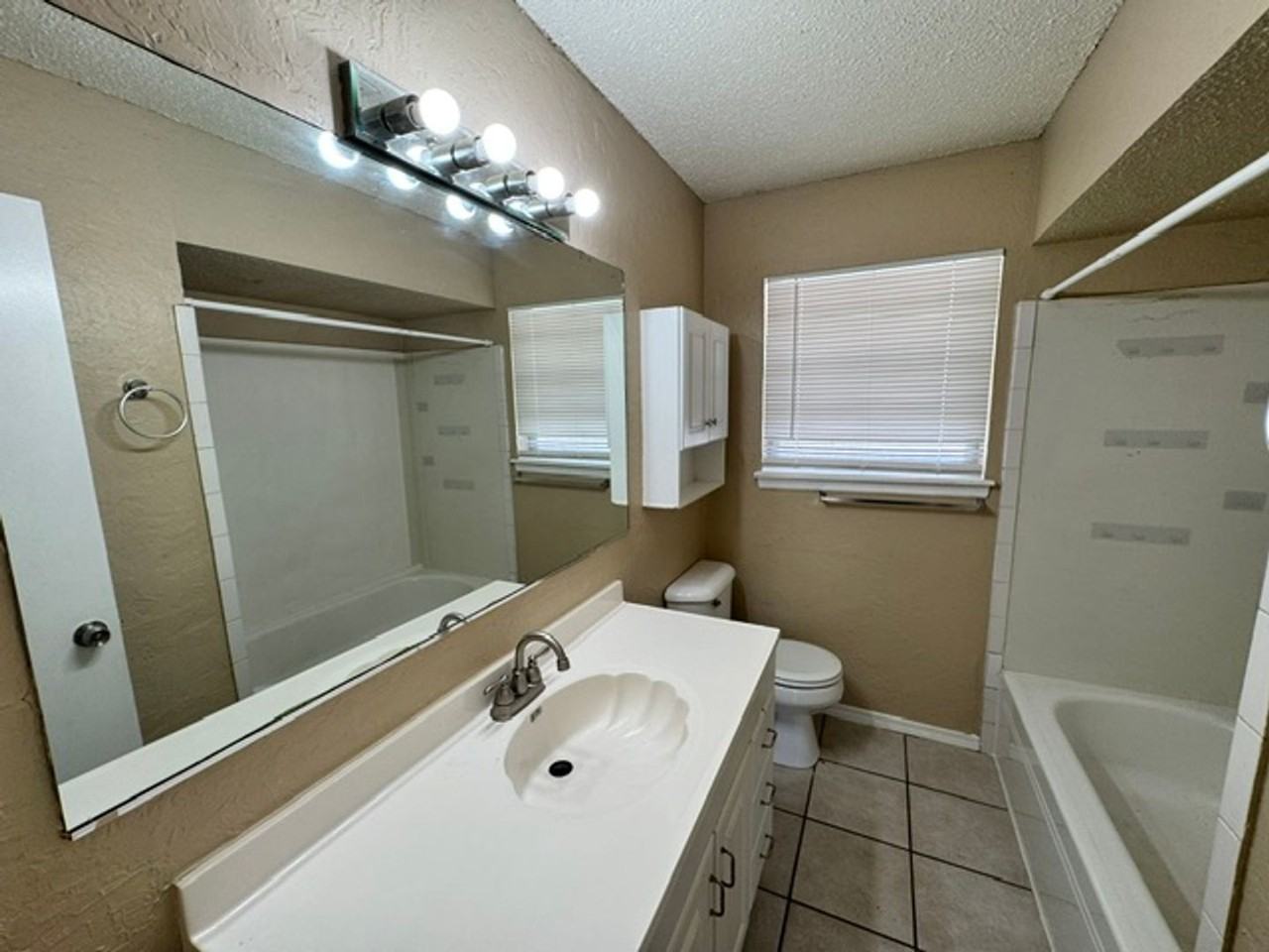 712 N Janeway Ave - Photo 5 of 7