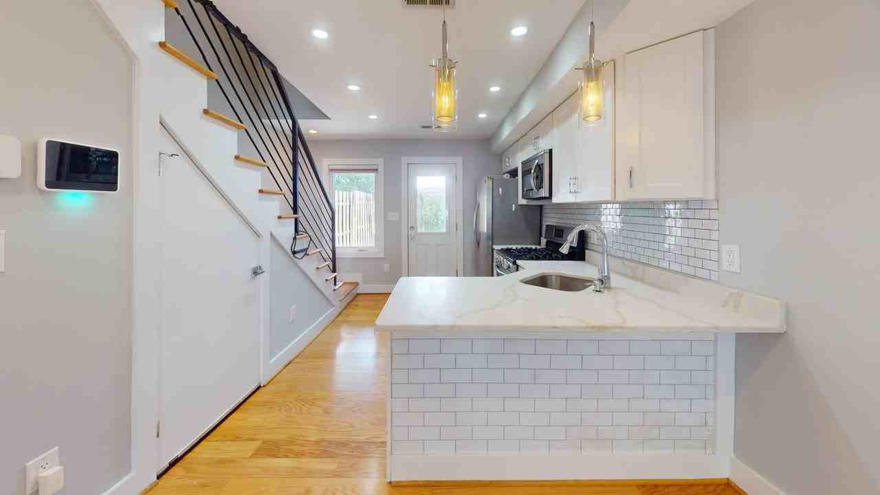 1530 Levis St Ne - Photo 6 of 17