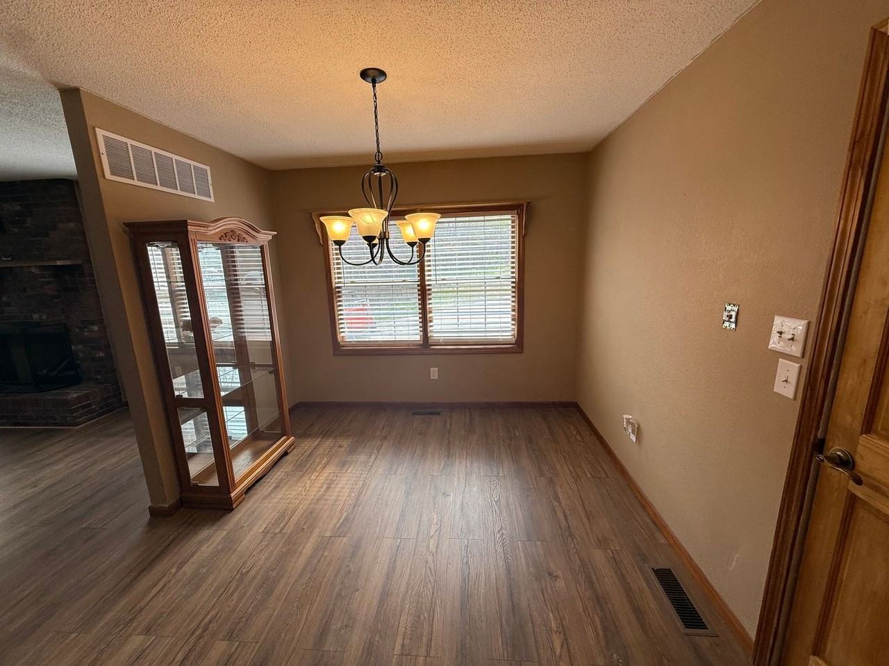 58267 Corticelli Rd - Photo 5 of 34