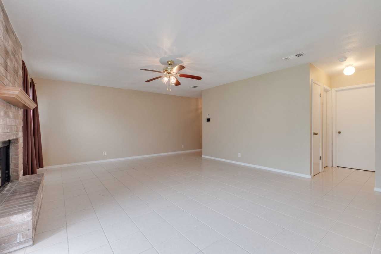 6991 Sunset Village Dr - Photo 4 of 25