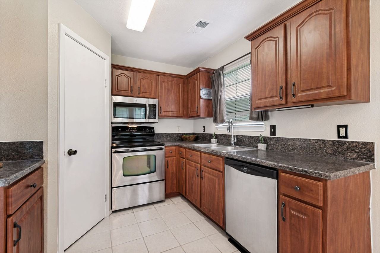 6991 Sunset Village Dr - Photo 7 of 25