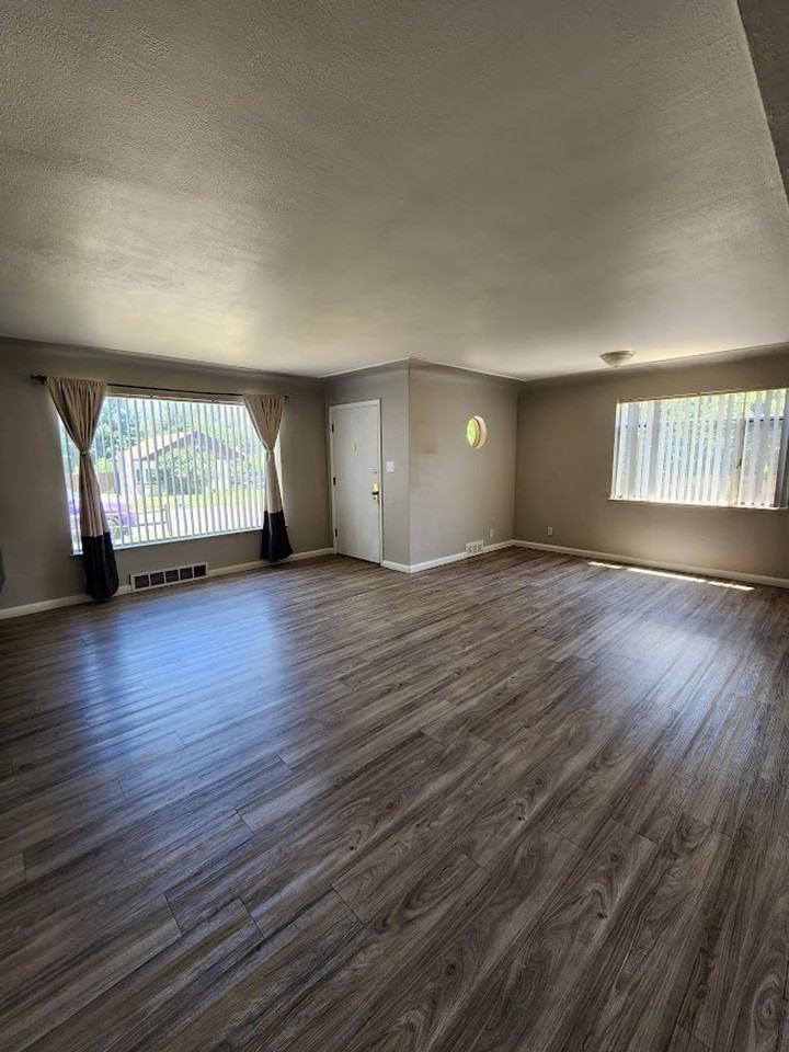 1225 Upham St - Photo 3 of 27