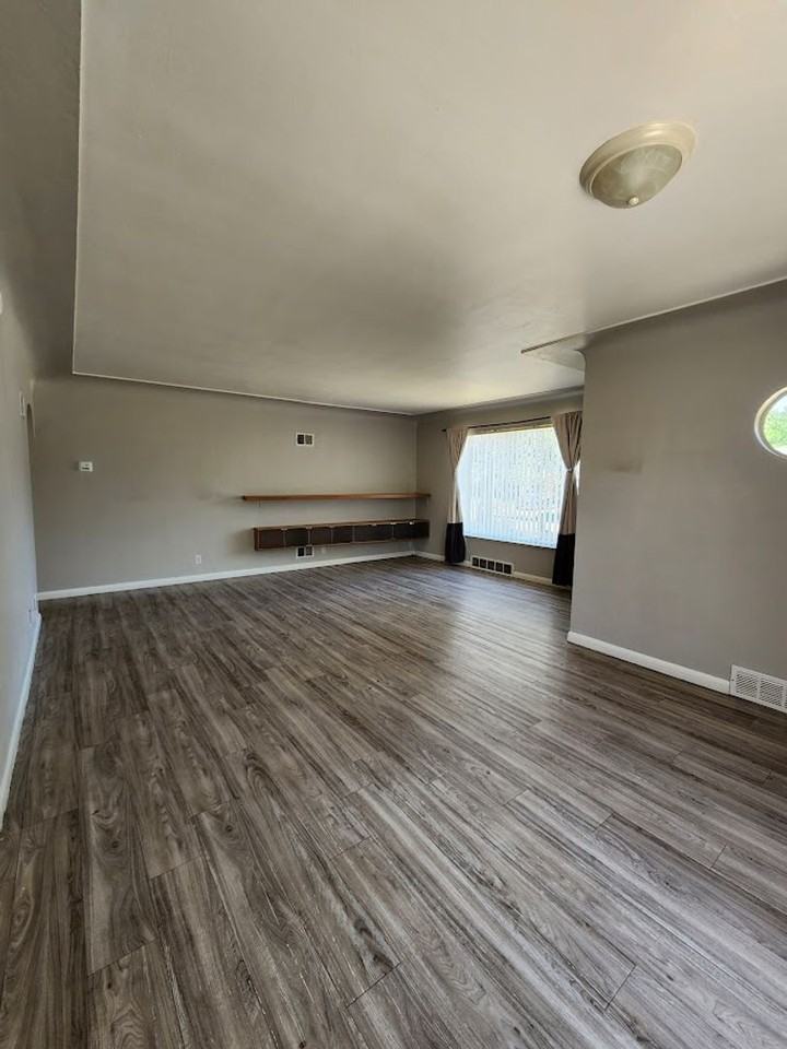 1225 Upham St - Photo 4 of 27