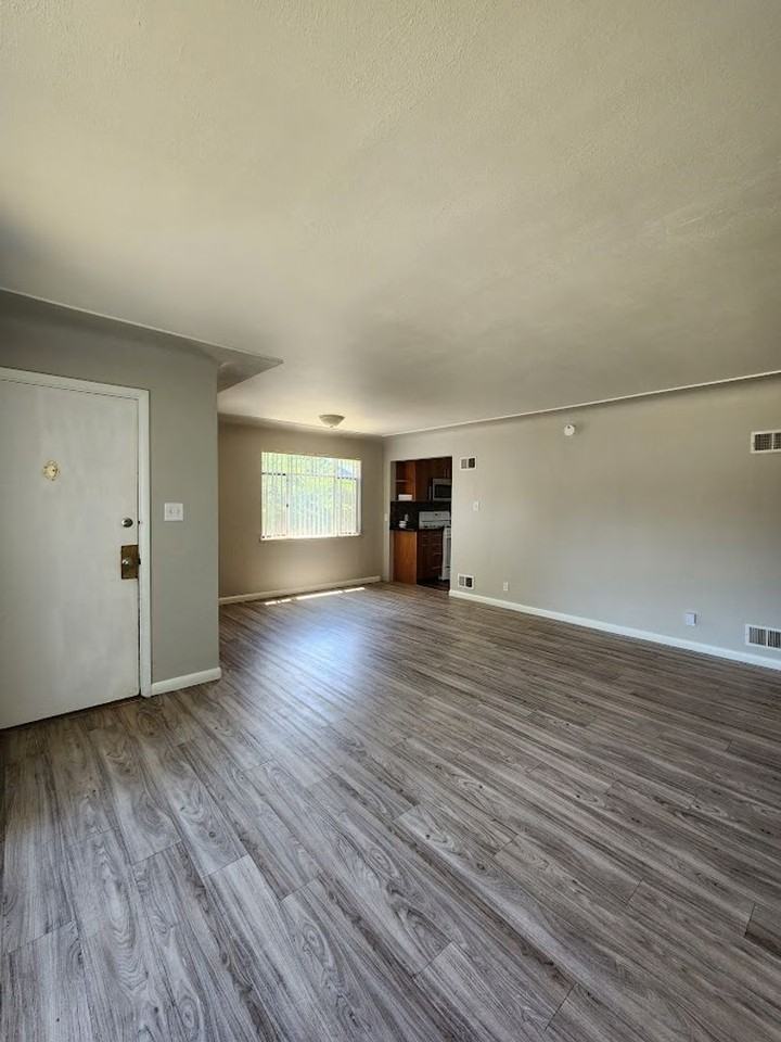 1225 Upham St - Photo 6 of 27