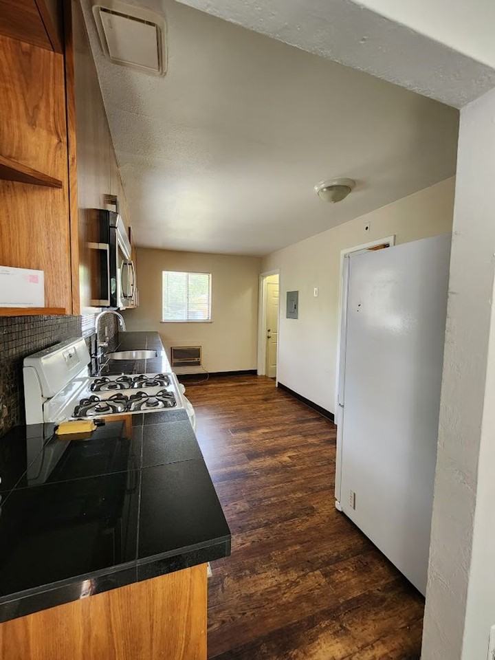 1225 Upham St - Photo 7 of 27