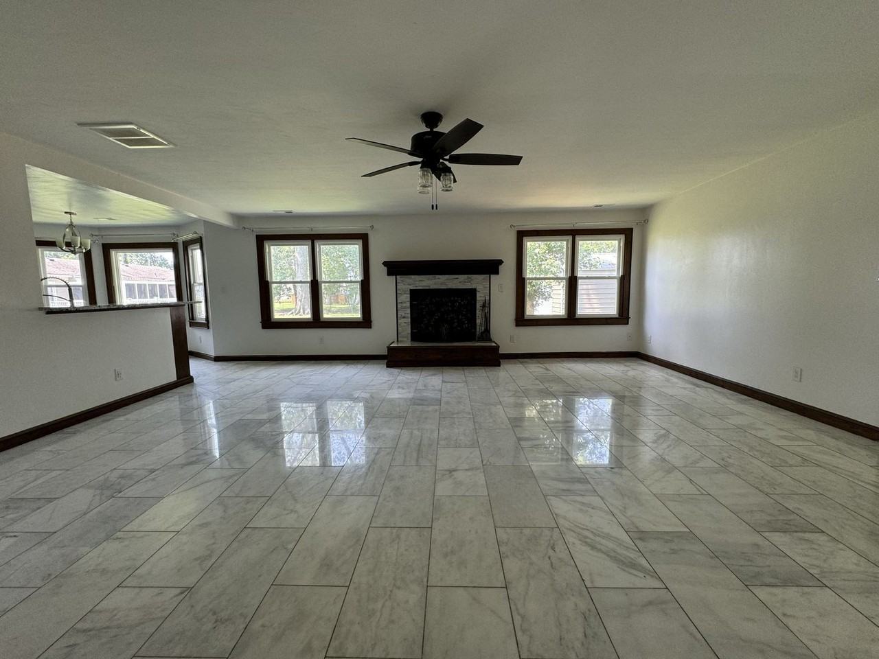 2112 Munden Point Rd - Photo 5 of 38