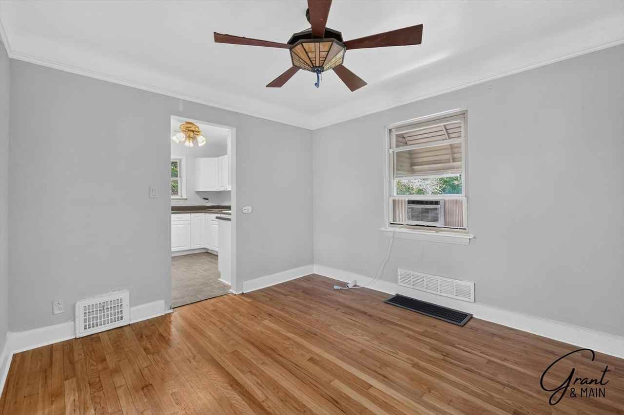 5911 Somerset Ave - Photo 6 of 24