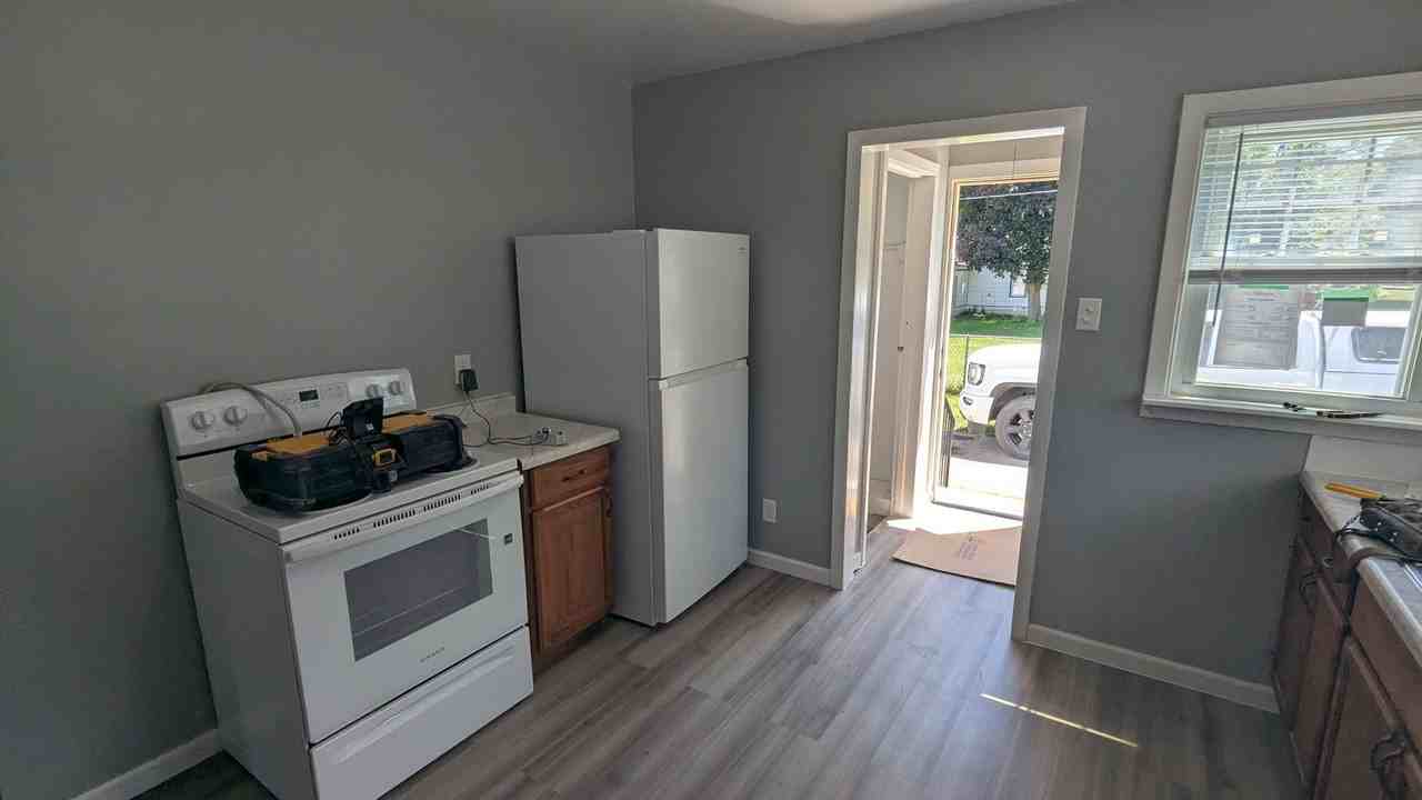 239 S Evans Rd - Photo 3 of 14