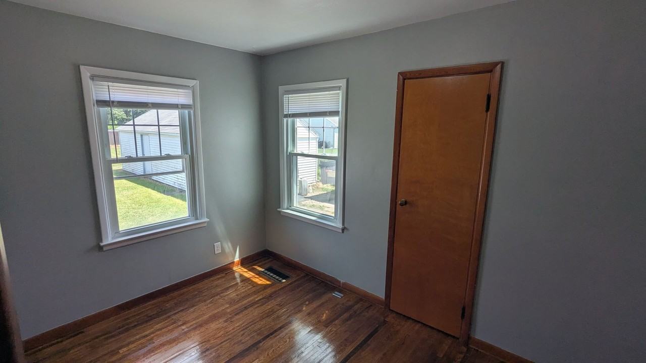 239 S Evans Rd - Photo 5 of 14
